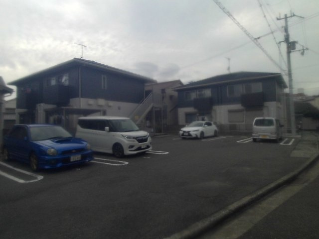 エルメゾン大蔵の駐車場