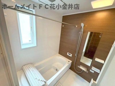 【浴室】 | ヴィラアイビス | 風呂場に窓あり