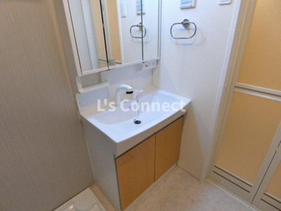 【洗面所】 | グランディール高屋敷Ｂ棟 | 朝の支度もスムーズな独立洗面台。