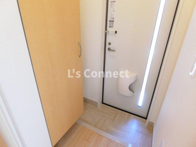 【玄関】 | グランディール高屋敷Ｂ棟 | 背の高い下駄箱で靴も収納できます。