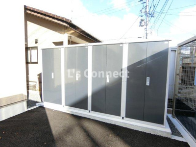 【その他共用部分】 | グランディール高屋敷Ｂ棟 | 外物置にはタイヤを収納できます。