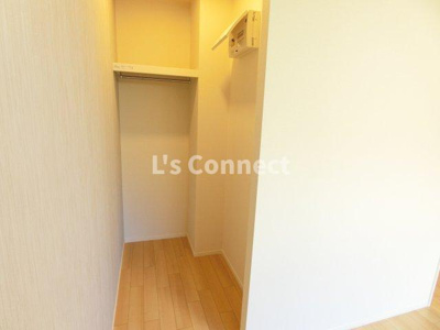 【収納】 | グランディール高屋敷Ｂ棟 | ウォークインクローゼットでお荷物もすっきり収納。