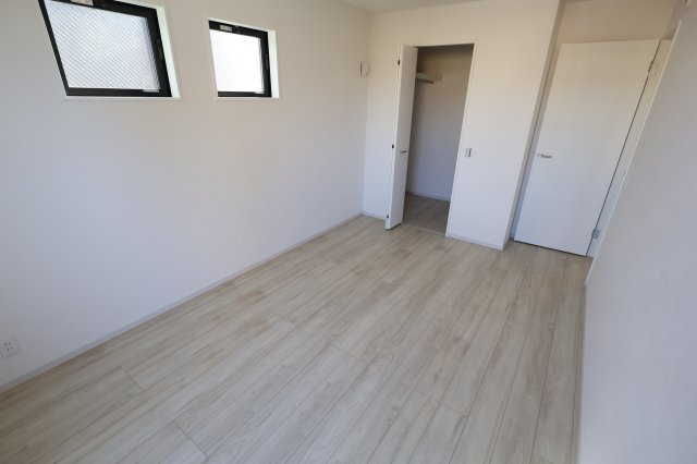 《仲介手数料無料》大宮区上小町300-2新築一戸建てフィットエーの洋室