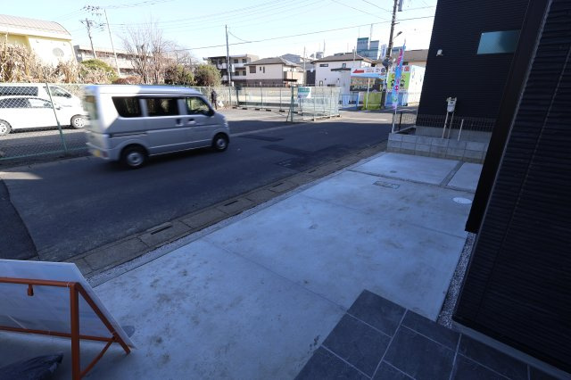 《仲介手数料無料》大宮区上小町300-2新築一戸建てフィットエーの駐車場