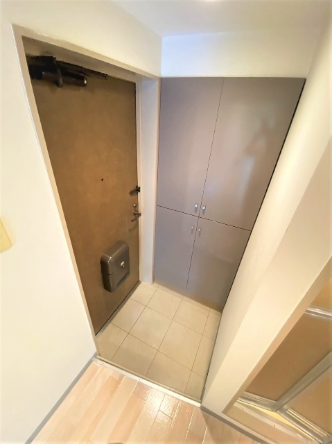 カミヤハイツの玄関