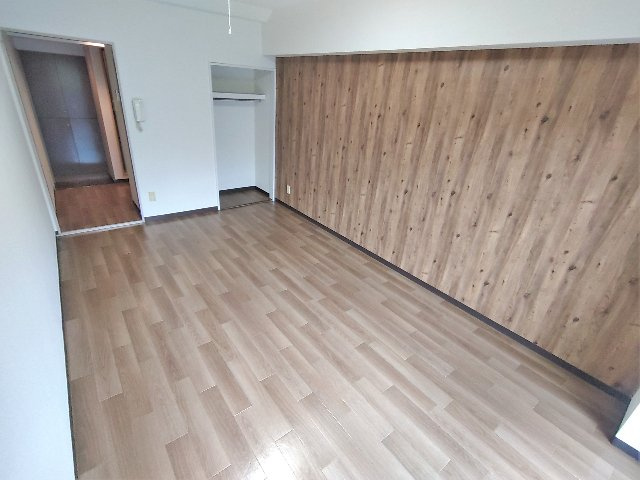 カミヤハイツの洋室