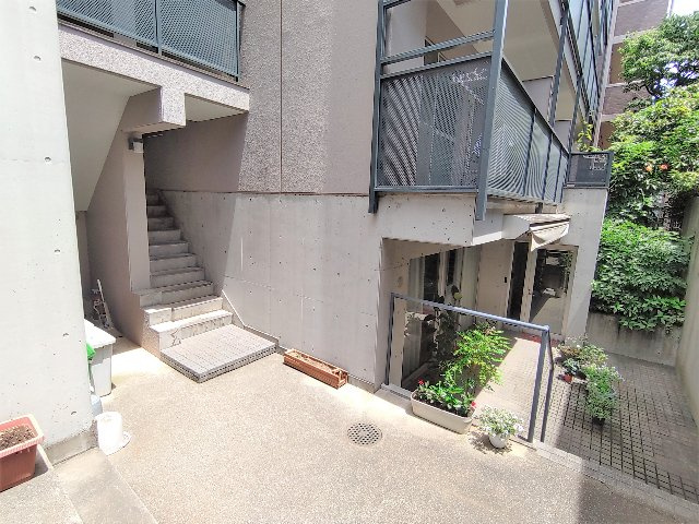 カミヤハイツのエントランス