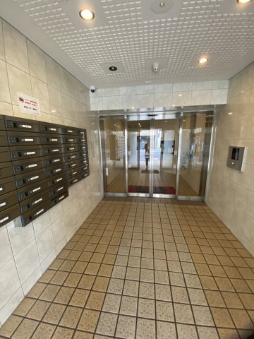 ライオンズマンション聚楽二条のエントランス