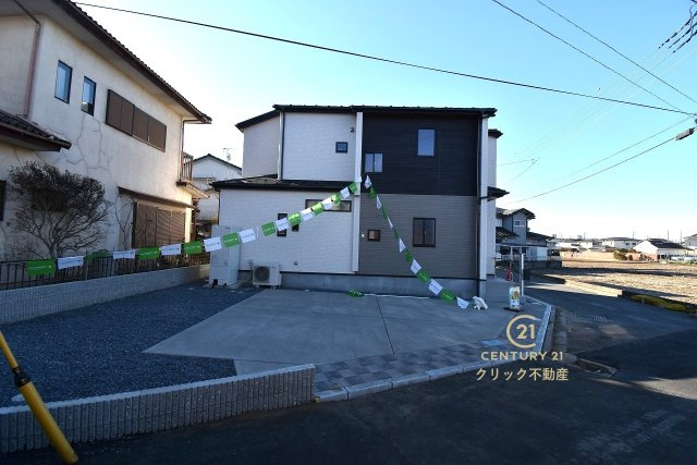 ブルーミングガーデン  水戸市元吉田町　4期　限定1棟！の駐車場|新築戸建てを購入する際、庭付き、駐車場付きは大変魅力的です。十分な駐車スペースがあれば、ご家族様それぞれが車をご所有の場合や来客の際も安心です。