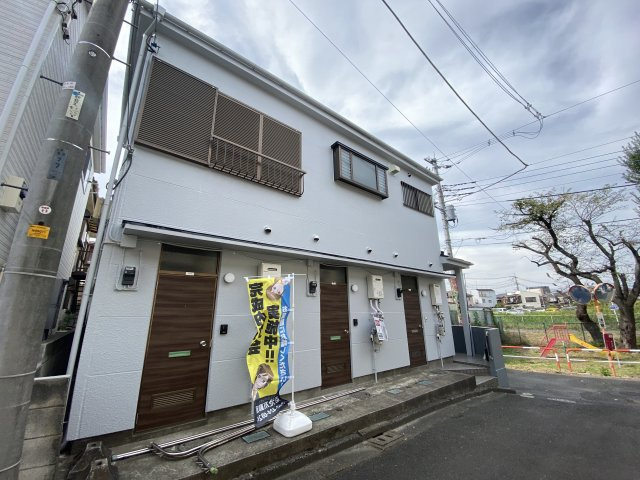 コーポ高橋（賃貸併用住宅）の前面道路含む現地写真