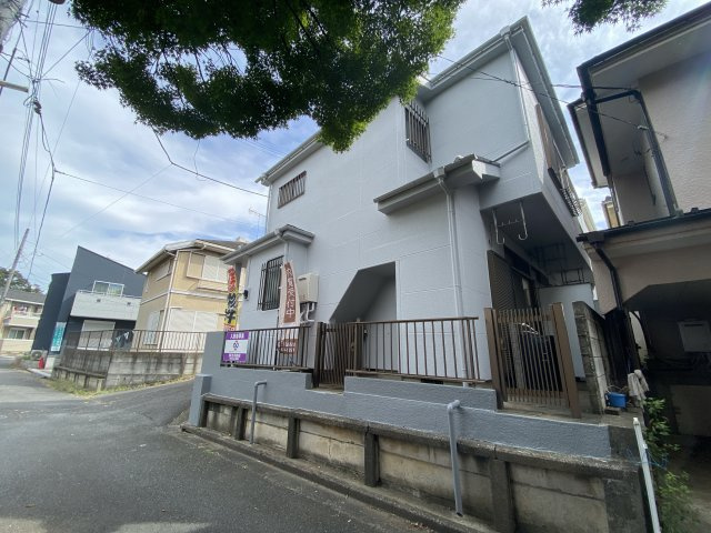 コーポ高橋（賃貸併用住宅）の前面道路含む現地写真
