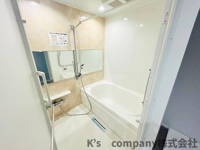 ◎茅ヶ崎市中島　ベルパーク湘南茅ヶ崎E館の浴室|浴室は温かみのあるアクセントパネルで心地よい空間です◇