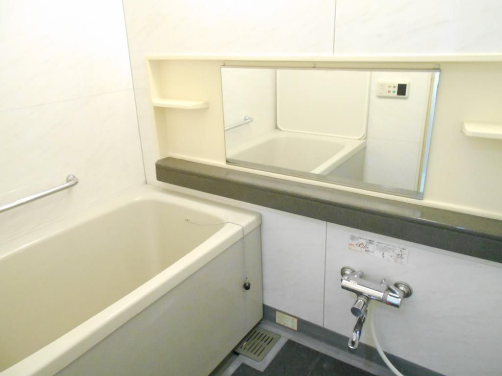 クイーンズパレス東京中央の浴室