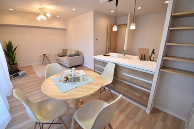 【居間・リビング】 | サーパスいづろ