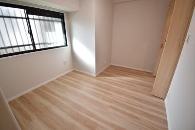 【洋室】 | サーパスいづろ | 5.3帖