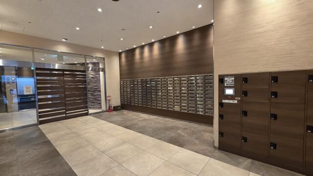 アスタ住宅のエントランス