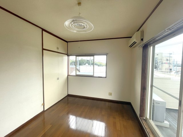 コインランドリー2階の洋室