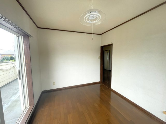 コインランドリー2階の洋室