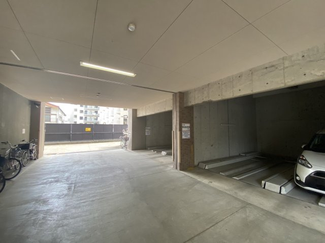 ディオ・フェルティ北野東の駐車場