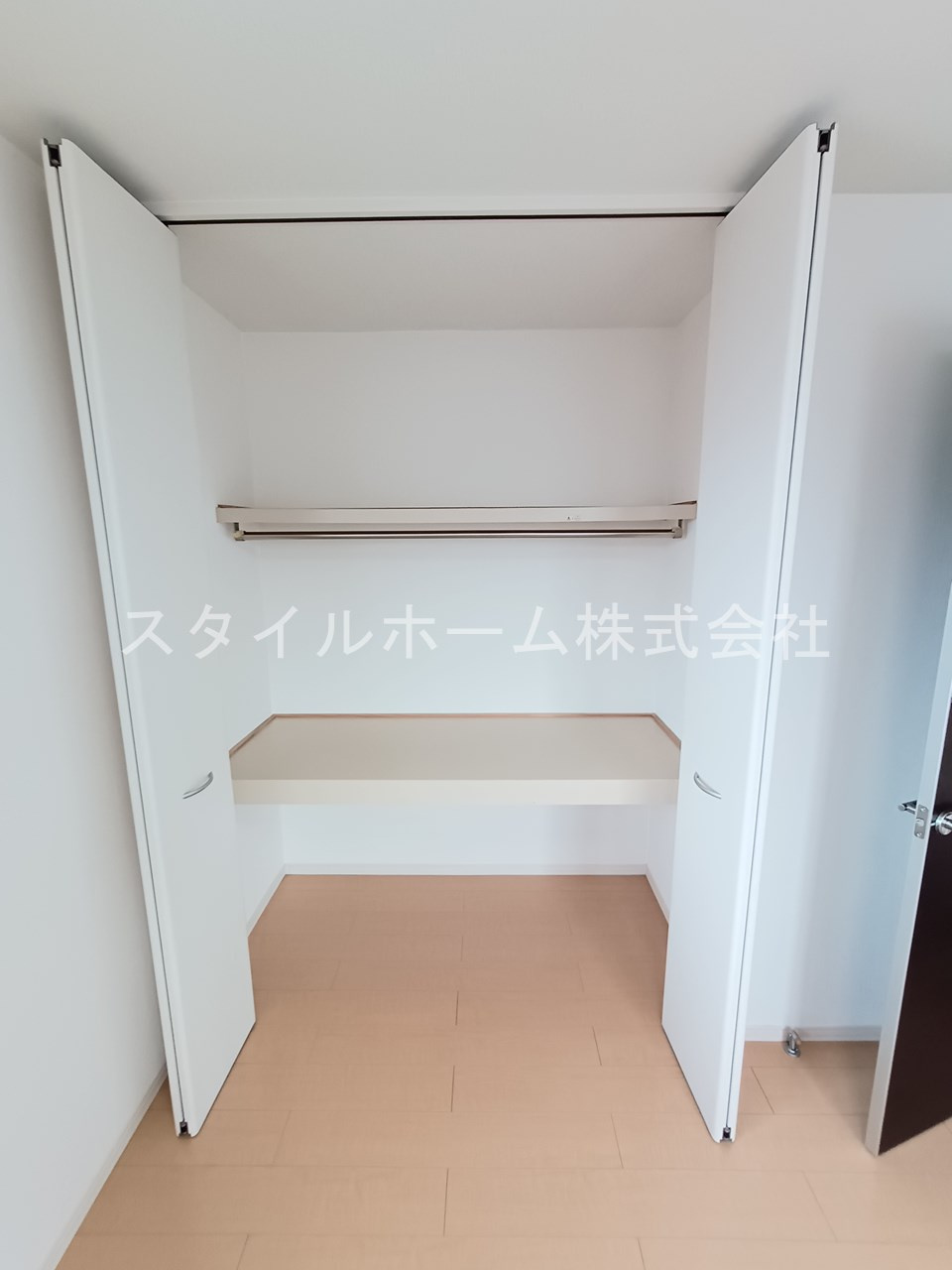 レセンテ柱の収納|別部屋写真です。