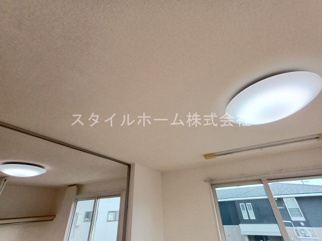 レセンテ柱の内装|別部屋写真です。