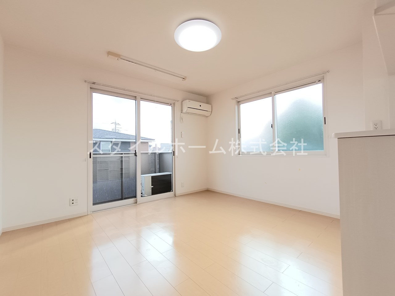 レセンテ柱の洋室|別部屋写真です。