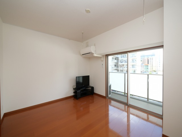 アクアスイート新大阪の洋室