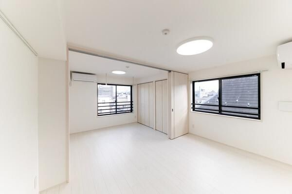 ＣＯＣＯＣＵＢＥ　ＧＲＡＮＤＥ学芸大学の居間・リビング