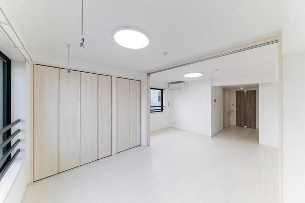 ＣＯＣＯＣＵＢＥ　ＧＲＡＮＤＥ学芸大学の居間・リビング