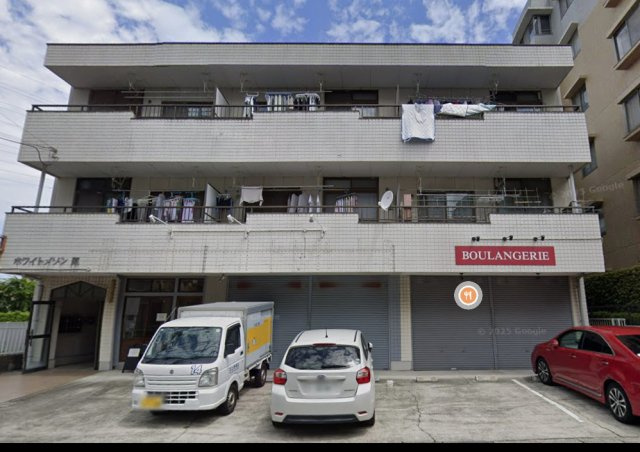 ホワイトメゾン原の外観