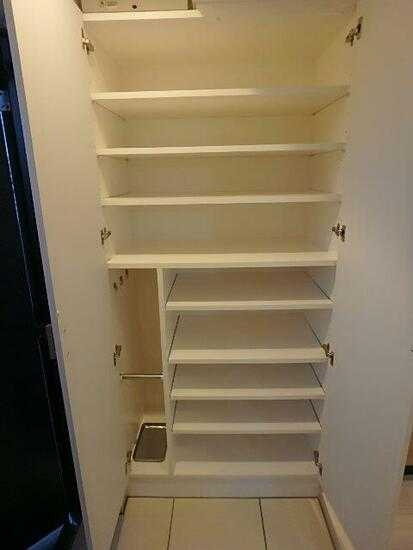 HY's 上野松が谷の玄関