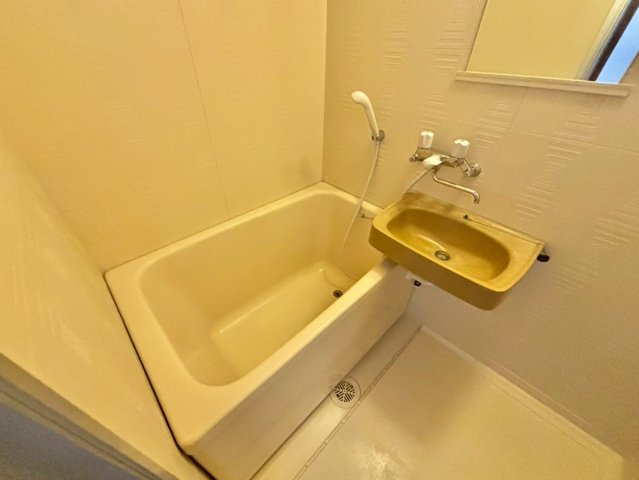 頼安コーポの浴室