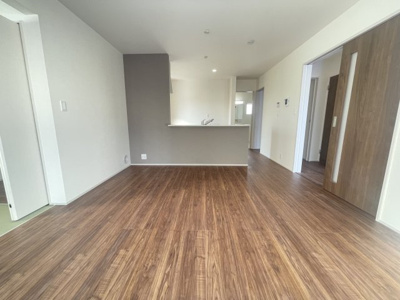 【居間・リビング】 | 沖縄市園田（全2棟）1号棟 | 1号棟　LDK15帖＋畳コーナー3帖付き♪