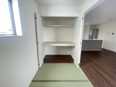 【和室】 | 沖縄市園田（全2棟）1号棟 | 1号棟　畳コーナー3帖＋収納付き♪