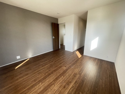 【洋室】 | 沖縄市園田（全2棟）1号棟 | 1号棟　洋室8帖＋WIC付き♪