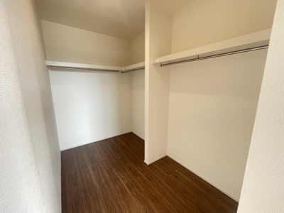 【収納】 | 沖縄市園田（全2棟）1号棟 | 1号棟　洋室8帖＋WIC付き♪