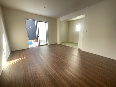 【居間・リビング】 | 沖縄市園田（全2棟）1号棟 | 1号棟　LDK15帖＋畳コーナー3帖付き♪