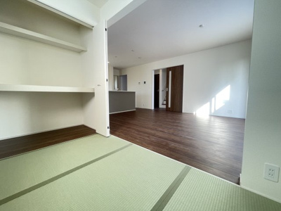 【和室】 | 沖縄市園田（全2棟）1号棟 | 1号棟　畳コーナー3帖＋収納付き♪