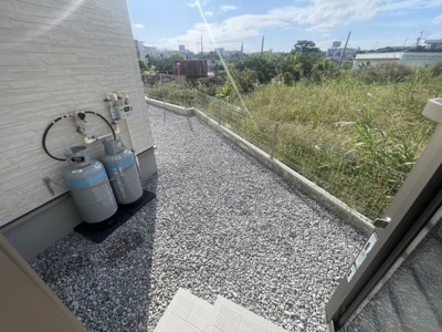 【その他】 | 沖縄市園田（全2棟）1号棟 | 1号棟　お勝手口外側♪