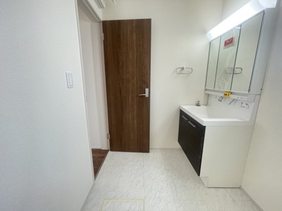 【独立洗面台】 | 沖縄市園田（全2棟）1号棟 | 1号棟　十分なスペースの洗面室♪