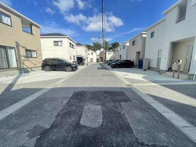 【前面道路含む現地写真】 | 沖縄市園田（全2棟）1号棟 | ※前面道路♪