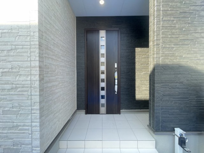 【玄関】 | 沖縄市園田（全2棟）1号棟 | 1号棟　スマートキー付き♪