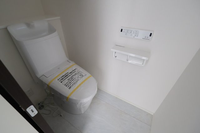 《仲介手数料無料》北区櫛引町２丁目25-3新築一戸建てミラスモのトイレ|撮影日 2025年12月4日 10:15 晴れ
