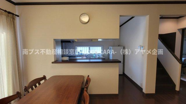 笛吹市石和町四日市場の中古一戸建の居間・リビング