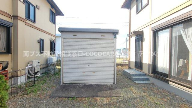 笛吹市石和町四日市場の中古一戸建の庭|2600×5300　イナバ物置