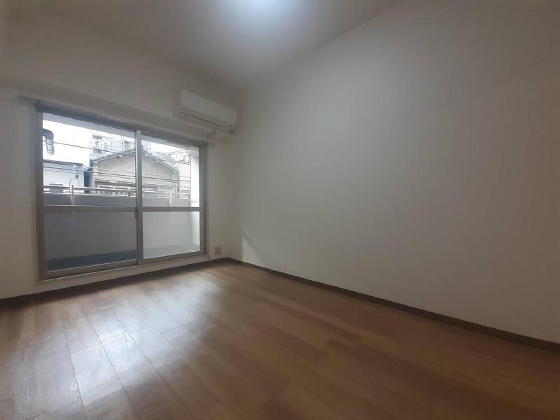 ヴィクトリー鈴木の寝室