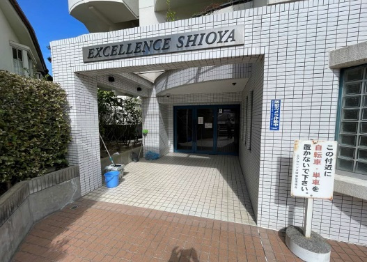 エクセレンス塩屋のエントランス
