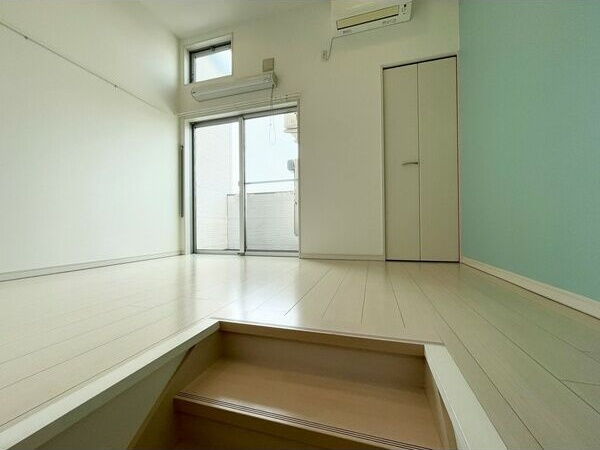 LA　TACHE　Ⅱ(ラターシュツー)の居間・リビング