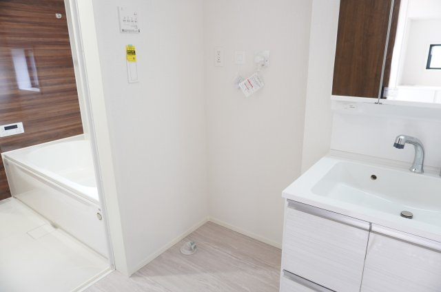 草加市遊馬町 新築分譲住宅 全2棟 1号棟のランドリースペース