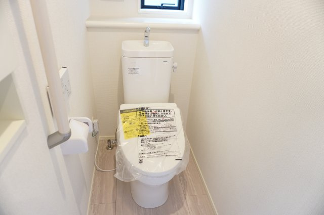 草加市遊馬町 新築分譲住宅 全2棟 1号棟のトイレ|1階